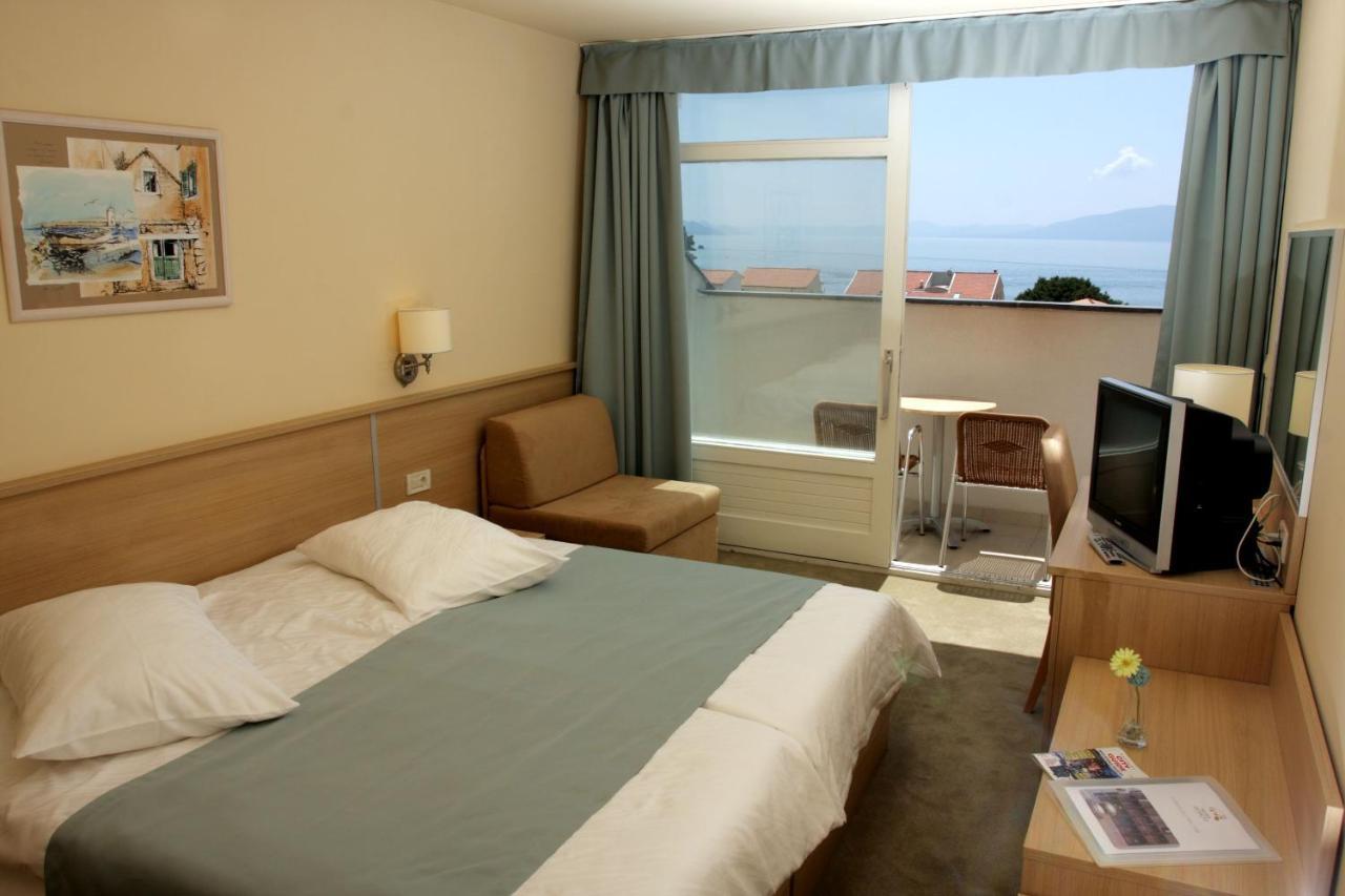 Hotel Quercus Дрвеник Экстерьер фото
